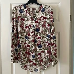 Long/tabbed sleeve fall top